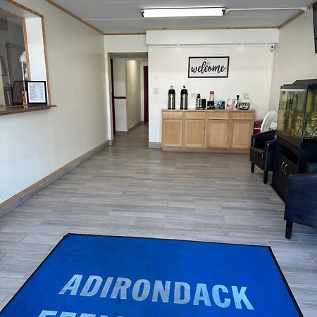 Отель Adirondack Efficiencies Уотертаун Экстерьер фото